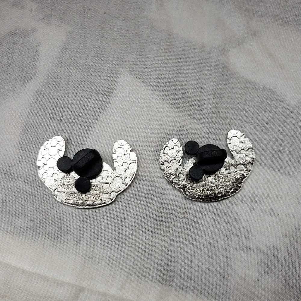 Disney stitch pin set